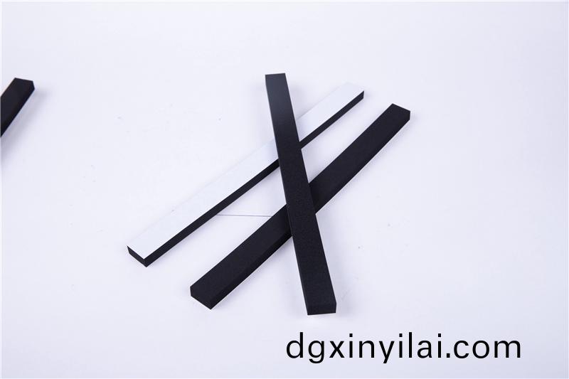 CR減震(zhen)保(bao)溫條