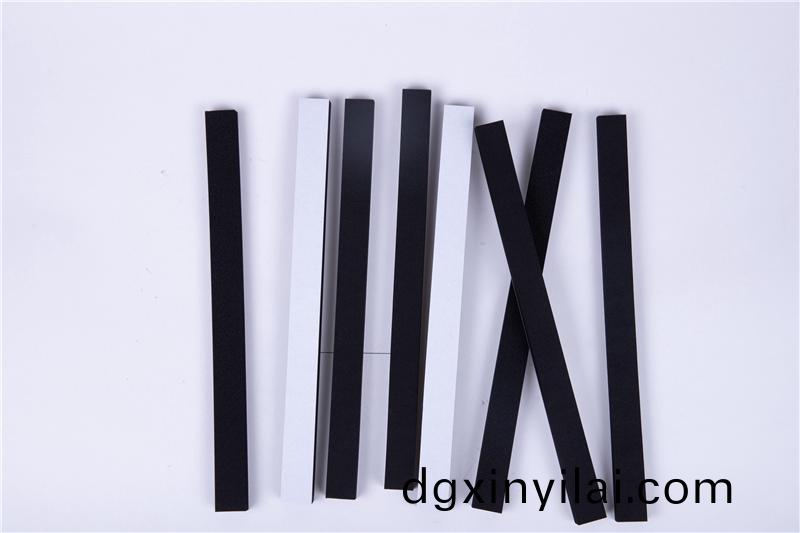 CR減震(zhen)保(bao)溫(wen)條